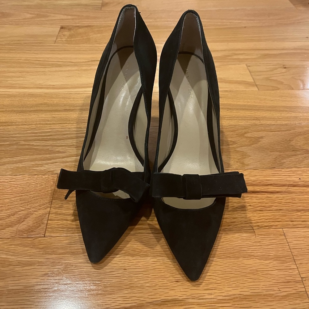 Ann taylor black suede pumps